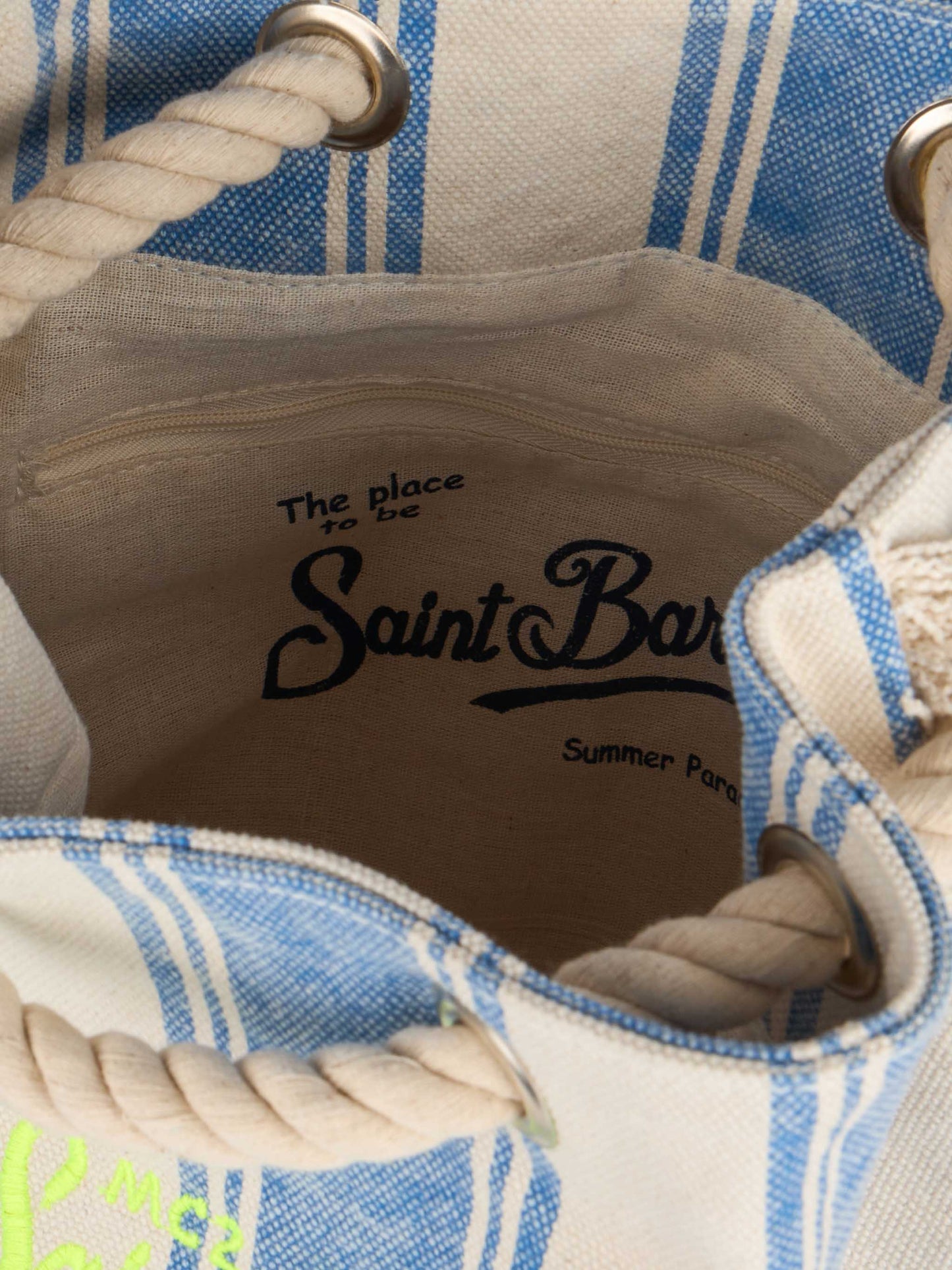 Rucksack aus Bootssegeltuch mit weißen und hellblauen Streifen