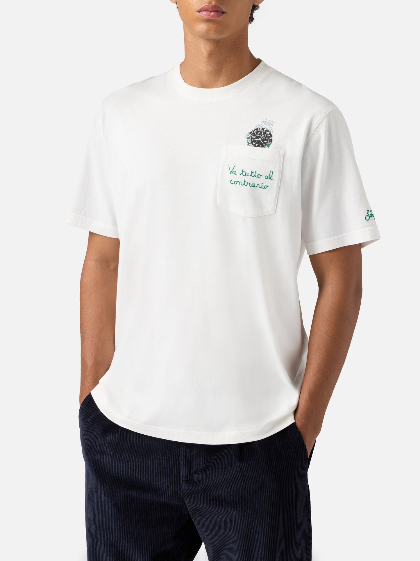 T-shirt Connor in cotone bianco con ricamo sul taschino Va tutto al contrario