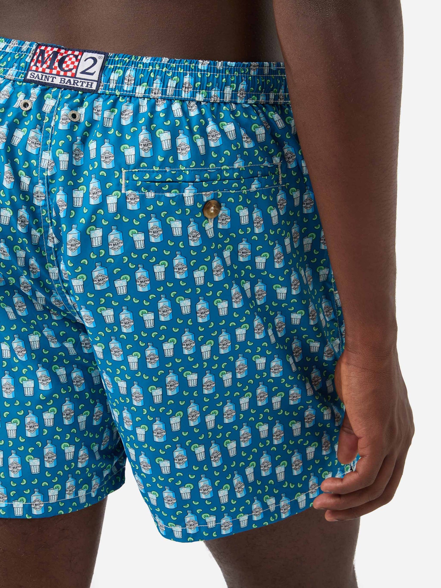 Short de bain en tissu léger avec imprimé cocktail gin tonic