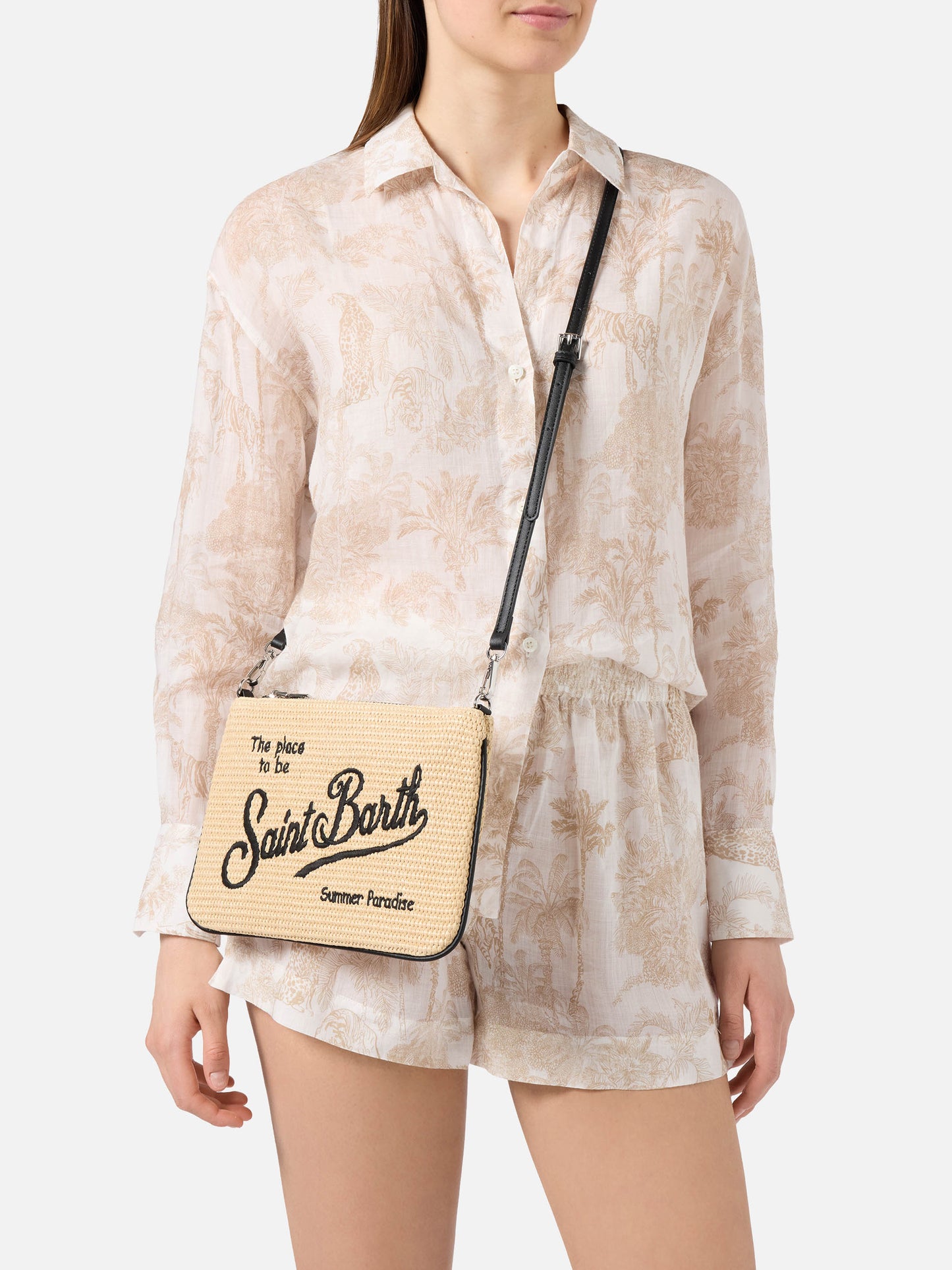 Parisienne pouch tinta unita con logo ricamato nero e tracolla removibile