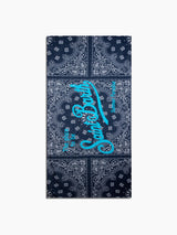 weiches Frottee-Strandtuch mit blauem Bandana-Print