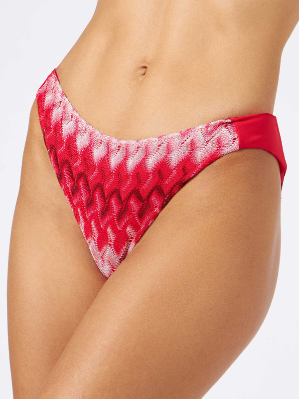 Rote gestrickte Chevron-Slips