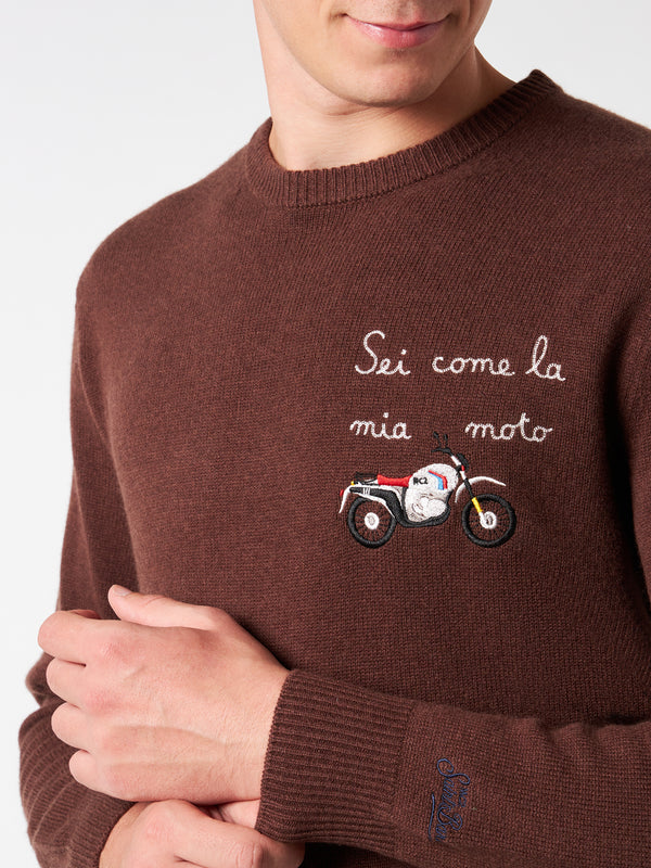 Man crewneck sweater with Sei Come la mia Moto embroidery