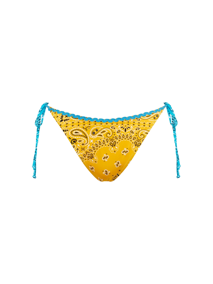 Woman triangle bikini with bandanna print