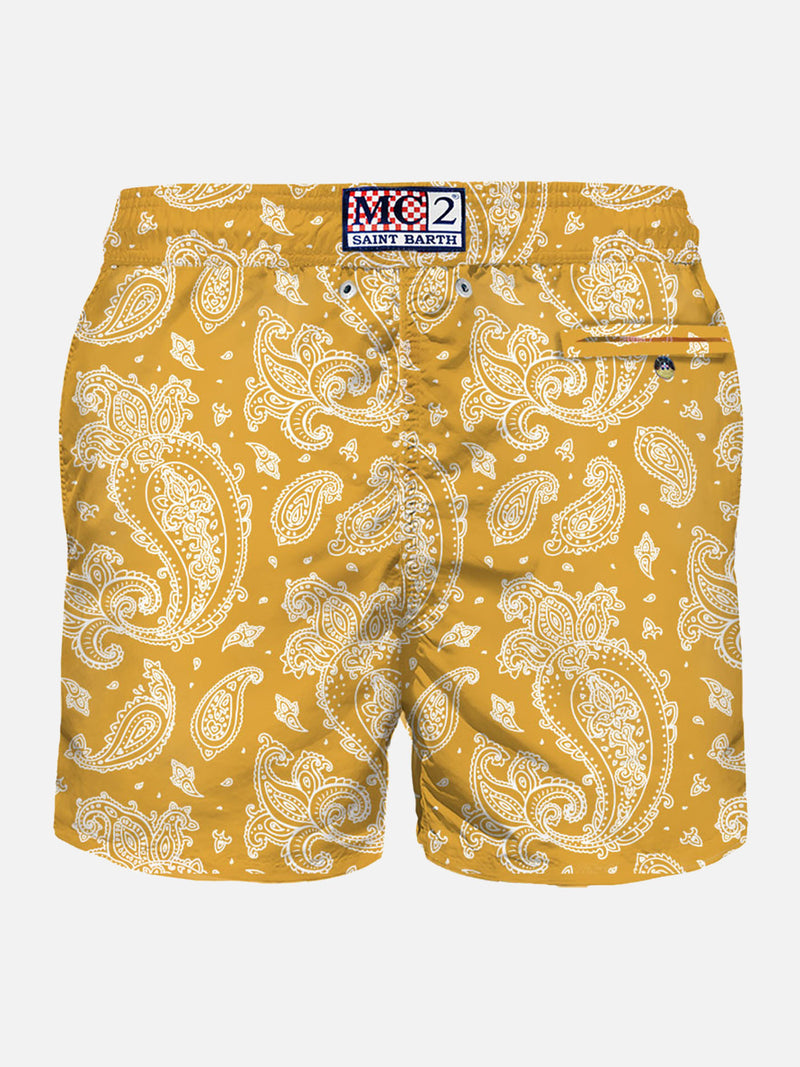 Costume da bagno da uomo in tessuto leggero con stampa paisley ocra