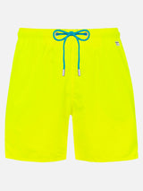 Badeshorts für Herren aus leichtem Stoff in Neongelb Lighting Pantone | PANTONE® SPECIAL EDITION