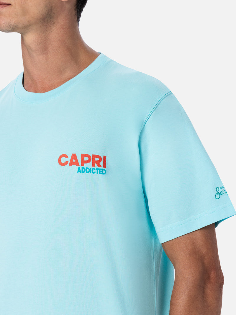 Herren-T-Shirt aus Baumwolle mit platziertem Capri Addicted-Postkartendruck