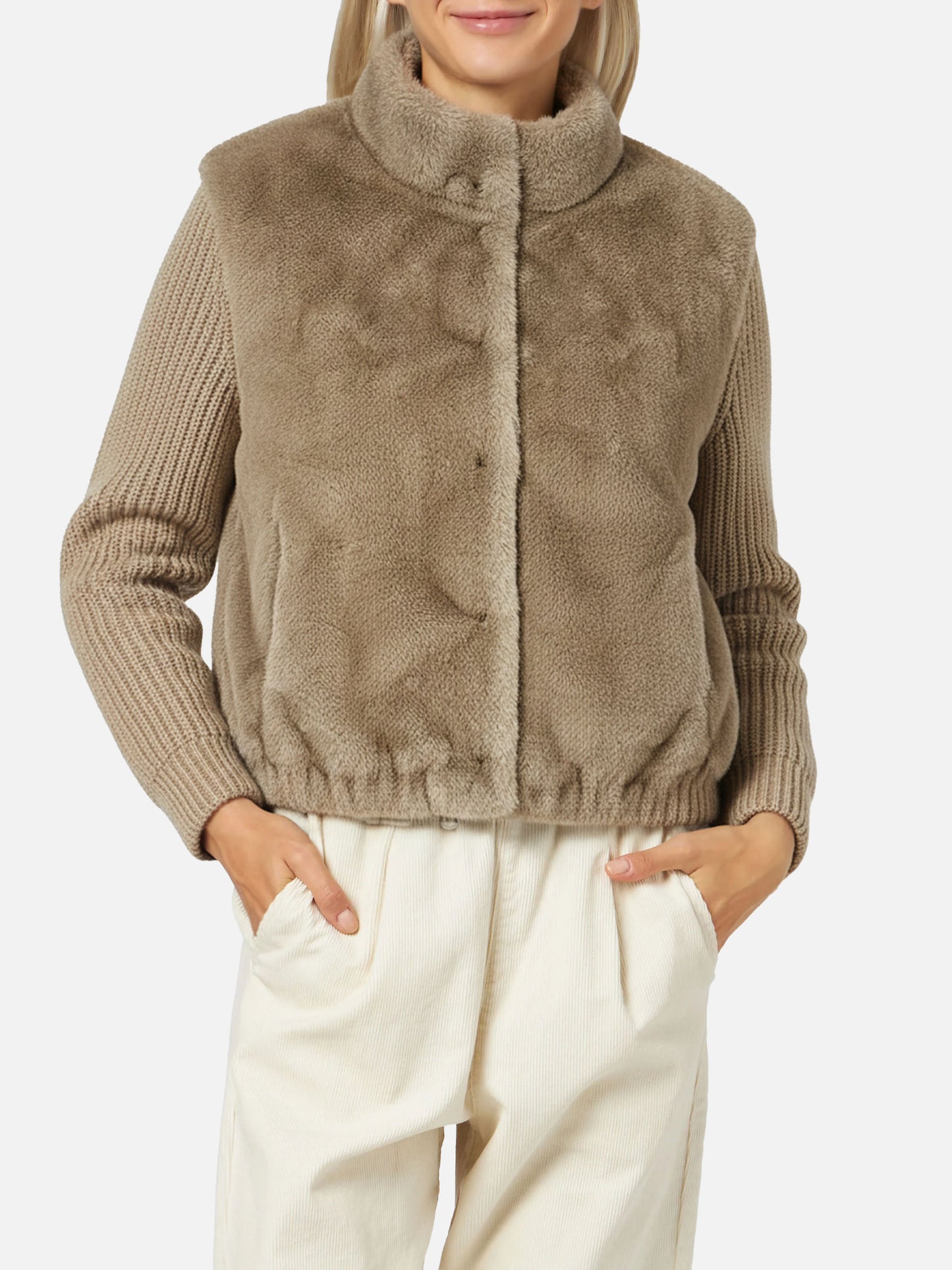 Mael Kunstpelzweste mit Strickärmeln