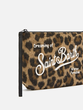 Aline de fieltro pochette con estampado de leopardo y bordado del logo 