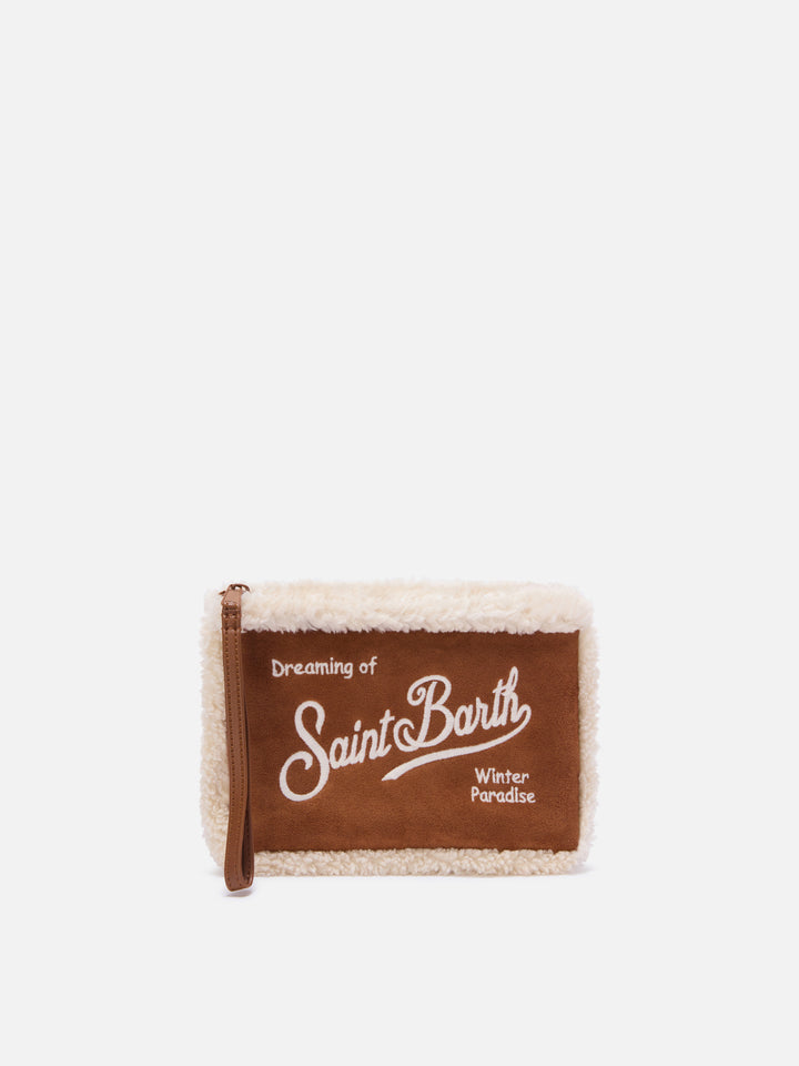 pochette marrón de falso borreguito Aline con bordado del logo 