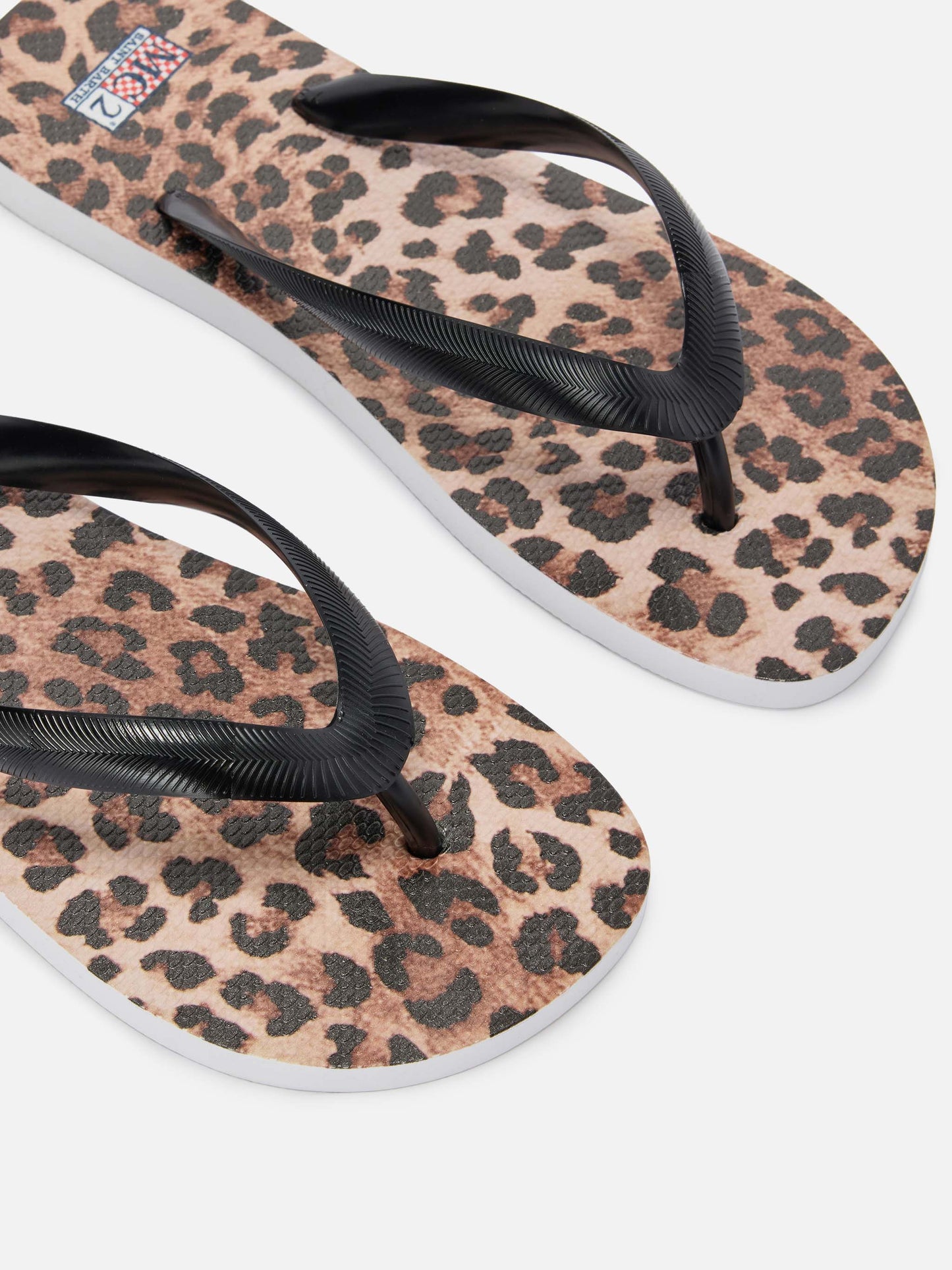 Alma rubber slip-on flip flops with leopard print