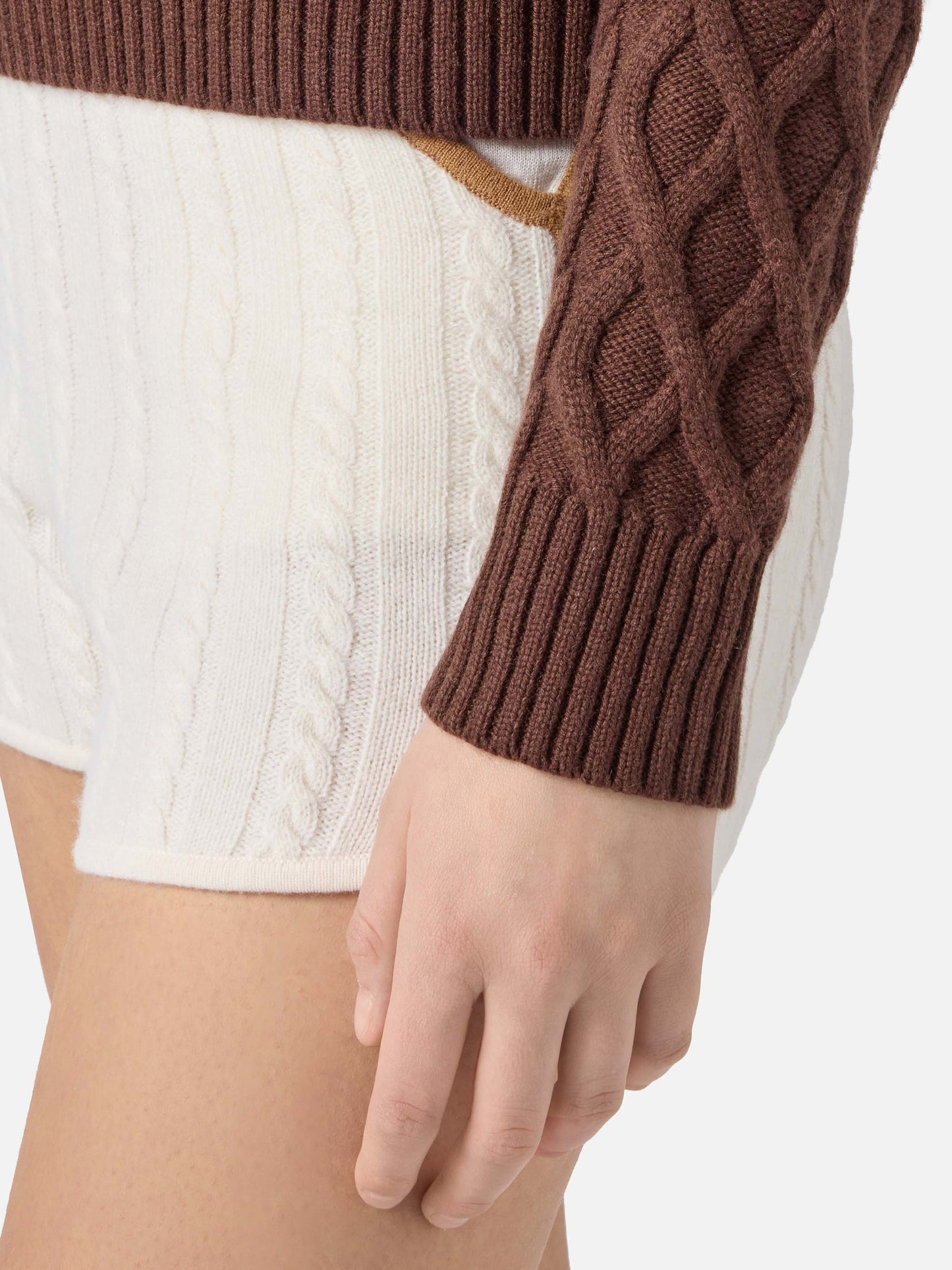 Maglione Anton intrecciato marrone con collo a mezza dolcevita