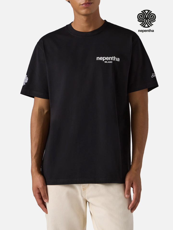 Arnott cotton T-shirt in black with Nephenta print | NEPHENTA SPECIAL EDITION