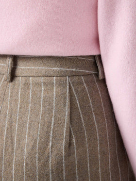 Shorts Aya beige de franela en mezcla de lana con finas rayas diplomáticas 