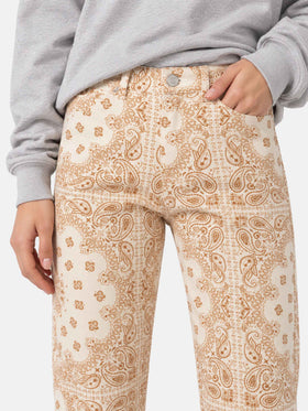Pantalones vaqueros color blanco roto Belleville con estampado bandana 