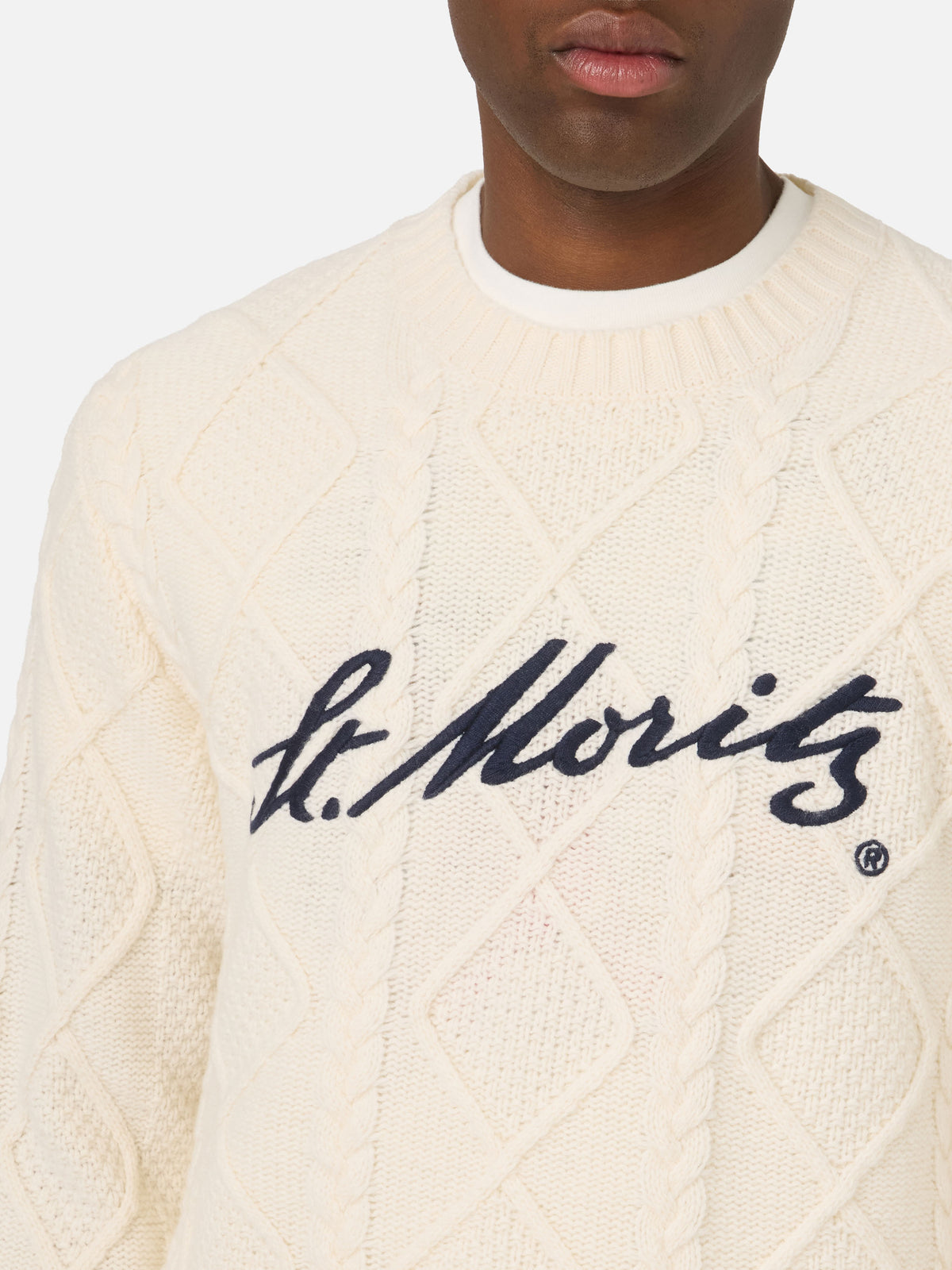 Cremefarbener Rundhalspullover aus Zopfstrick mit St. Moritz-Stickerei | Special edition 