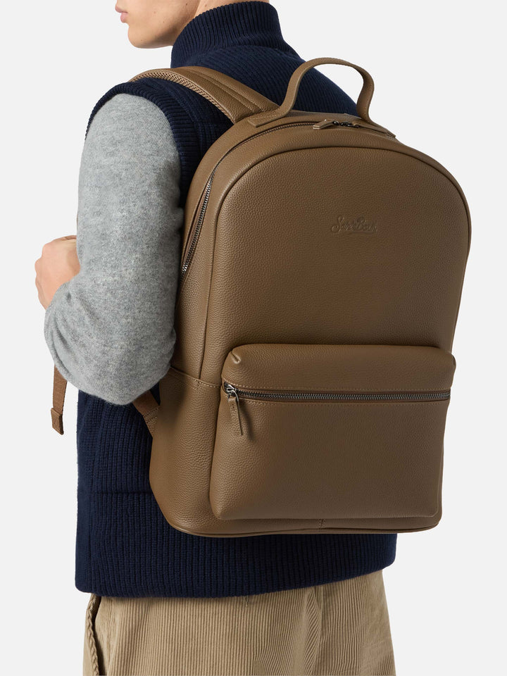 Backpack in brown leather
