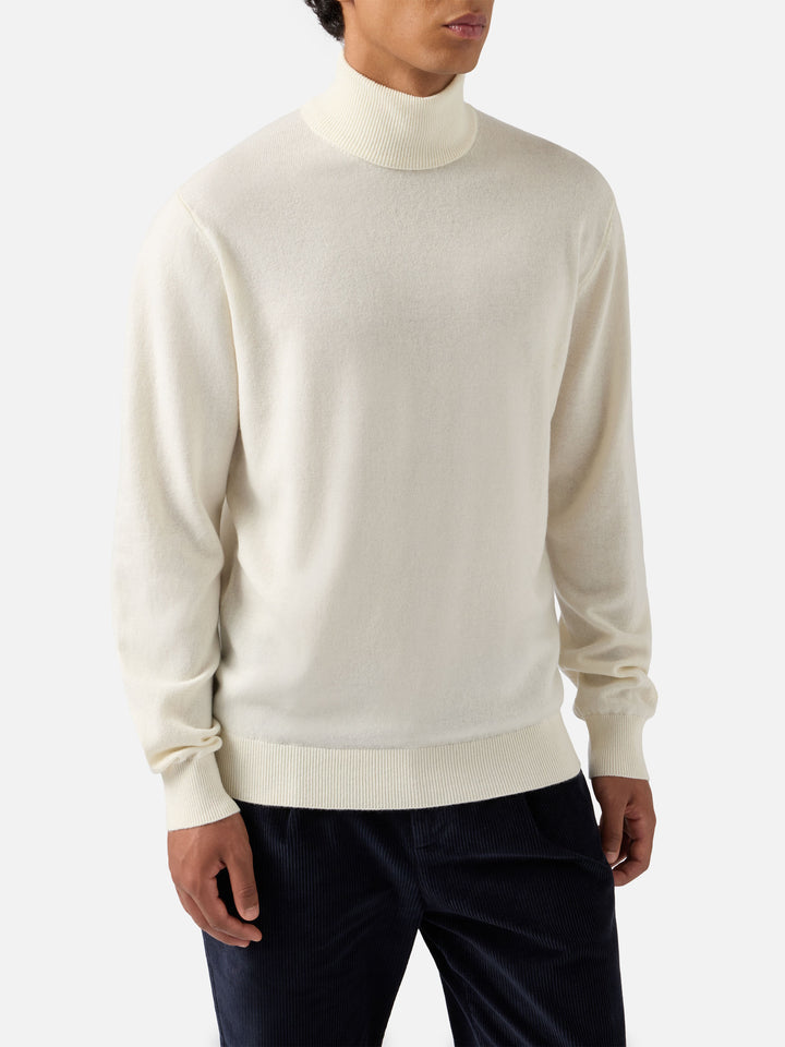 White merinocash turtleneck Bond