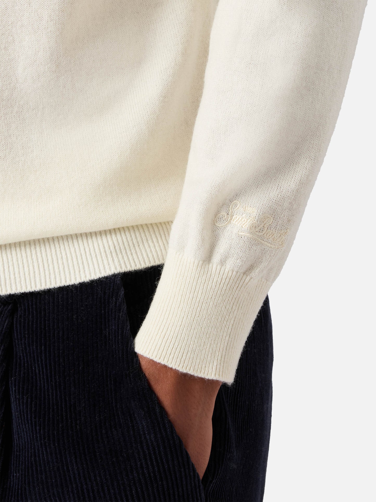 White merinocash turtleneck Bond