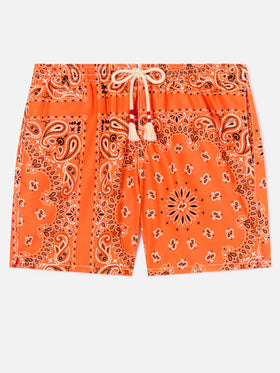 Herren-Badeshorts mit orangefarbenem Bandana-Aufdruck