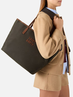 Große gewachste Large City Bag in Military Green mit Logostickerei 