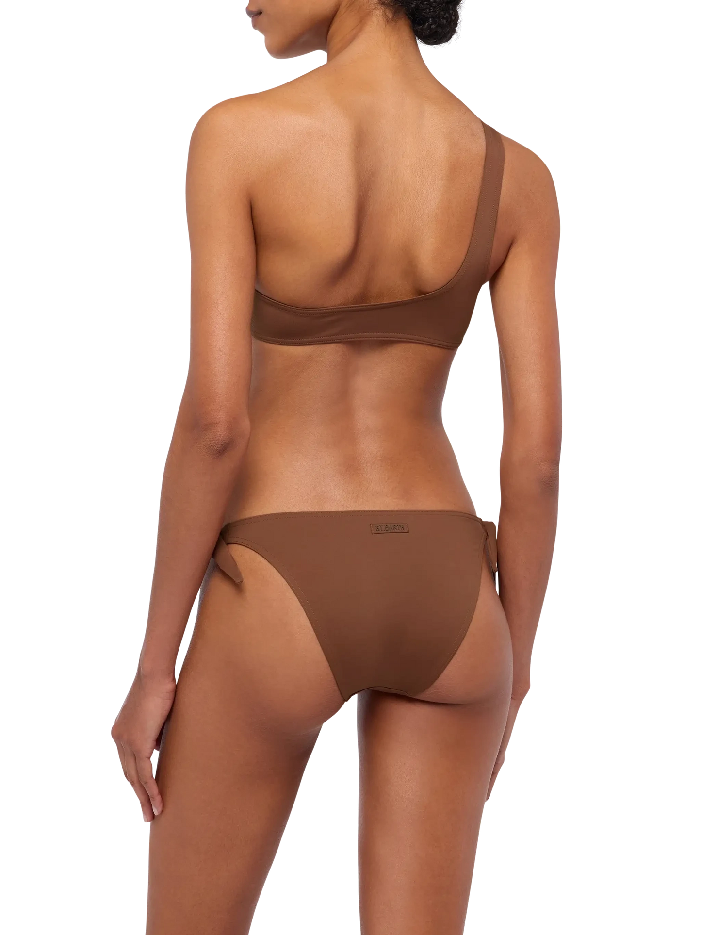 Klassische Badehose „Yali“ in Braun – One-Shoulder-Bralette-Oberteil „Celestine“ in Braun