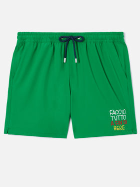 Comfort swim shorts in green with Faccio tutto a fin di bere embroidery