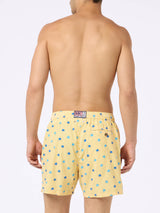 Man Comfort Light swim shorts with starfishes print