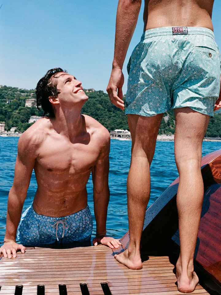 Comfort Light swim shorts with tropical shell print