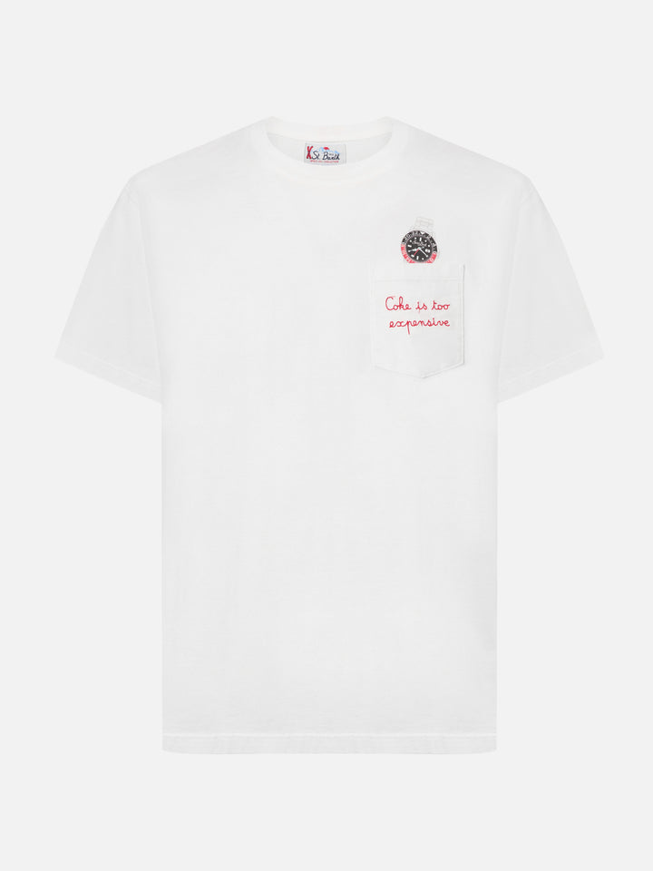 T-shirt Connor in cotone bianco con ricamo sul taschino Coke is too expensive
