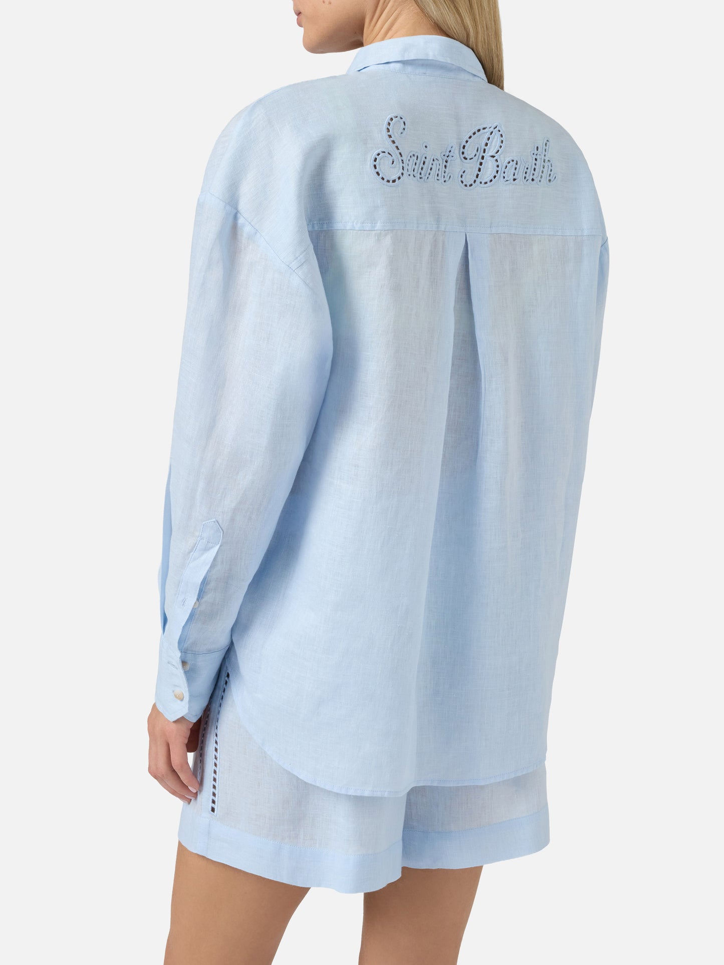 Camicia Cristal in lino azzurro con ricamo Saint Barth traforato