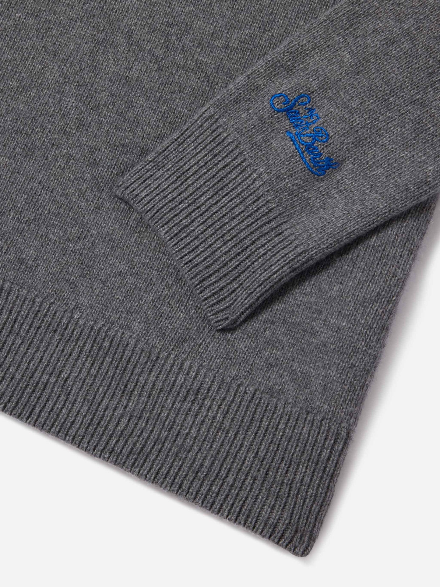 Prenda de punto con cuello redondo Douglas en gris con lettering Trouble Maker 