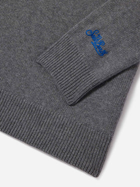 Prenda de punto con cuello redondo Douglas en gris con lettering Trouble Maker 