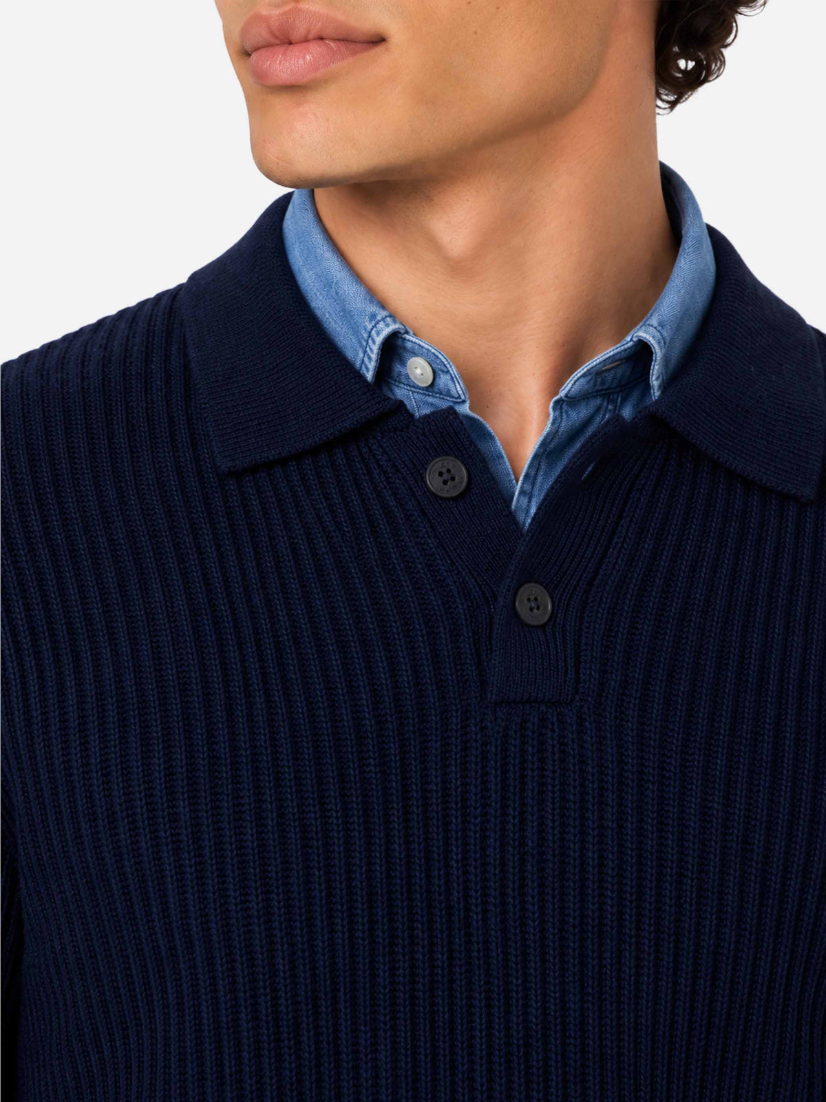 Pull bleu marine côtelé Downing en BLENDED CASHMERE avec col boutonné 