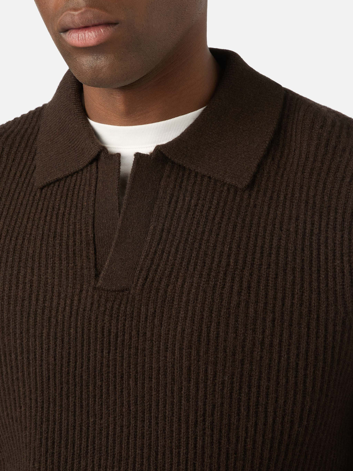 Braunes geripptes Poloshirt aus Downing-Wolle 