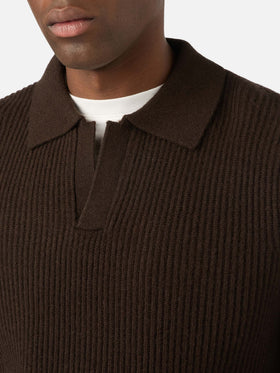 Braunes geripptes Poloshirt aus Downing-Wolle 