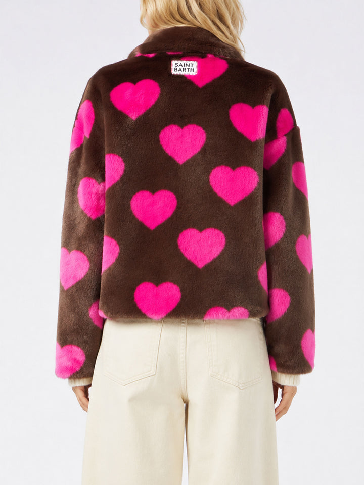 Emelyn kurze Kunstpelzjacke mit Herz-Print 