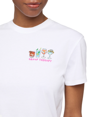 Baumwoll-T-Shirt „Emilie“ mit Stickerei „Group Therapy“