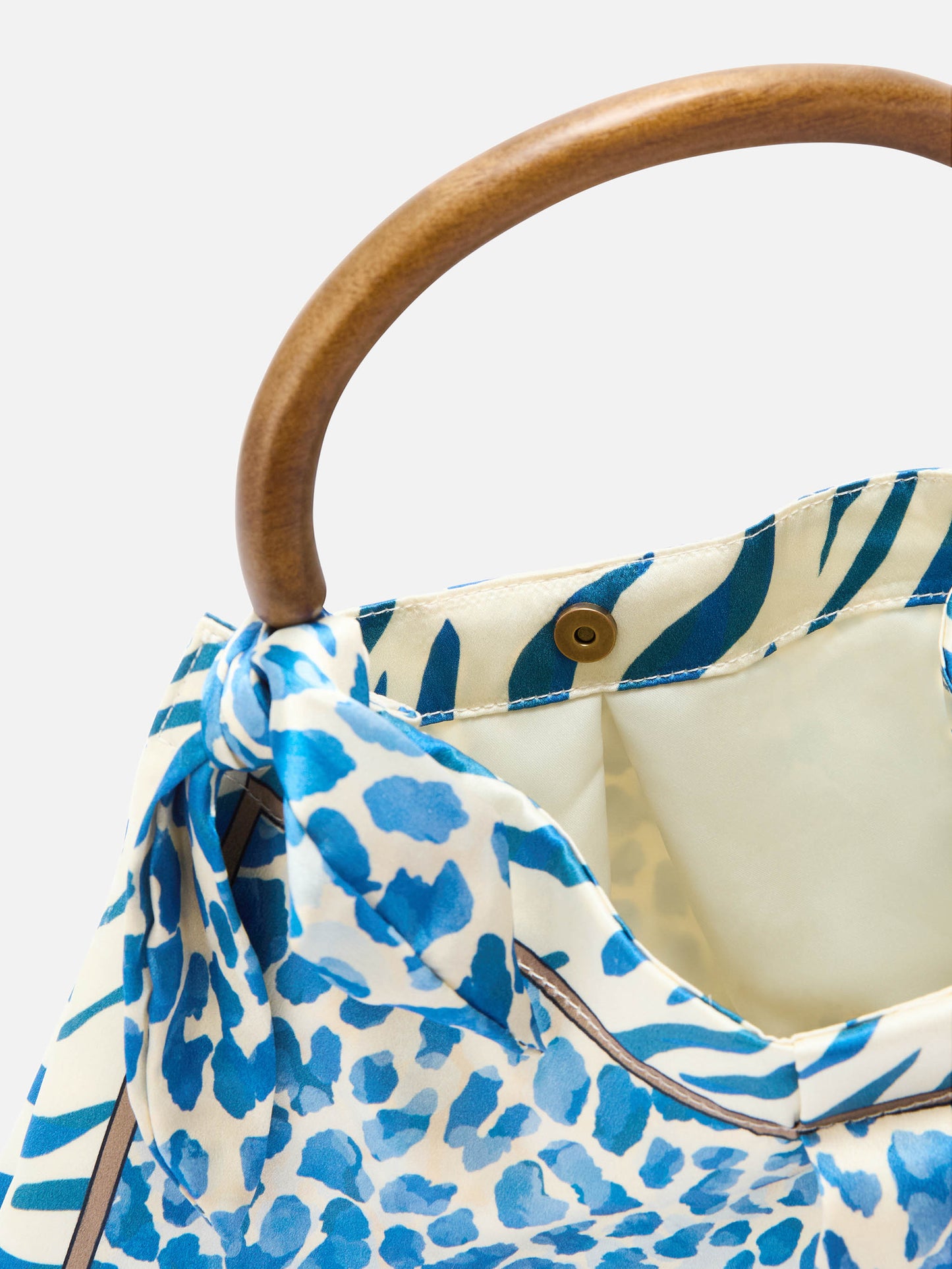 Foulard silk bag with wooden handle and animal print