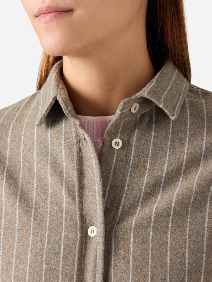 Camisa de franela de mezcla de lana Gigy Beige con rayas diplomáticas y logotipo de strass 
