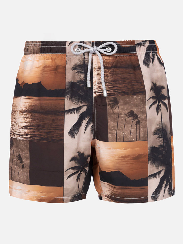 Costume da bagno da uomo Gustavia lunghezza media con stampa foto tramonto | AI CO-CREATED DESIGN BY RICKDICK - POWERED BY RED-EYE