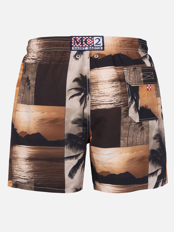 Costume da bagno da uomo Gustavia lunghezza media con stampa foto tramonto | AI CO-CREATED DESIGN BY RICKDICK - POWERED BY RED-EYE
