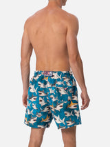 Mittellange Gustavia-Badeshorts für Herren mit Hai-Print | AI CO-CREATED DESIGN BY RICKDICK - POWERED BY RED-EYE