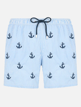 Mittellange Badeshorts für Herren aus Seersucker „Gustavia“ mit Ankerstickerei