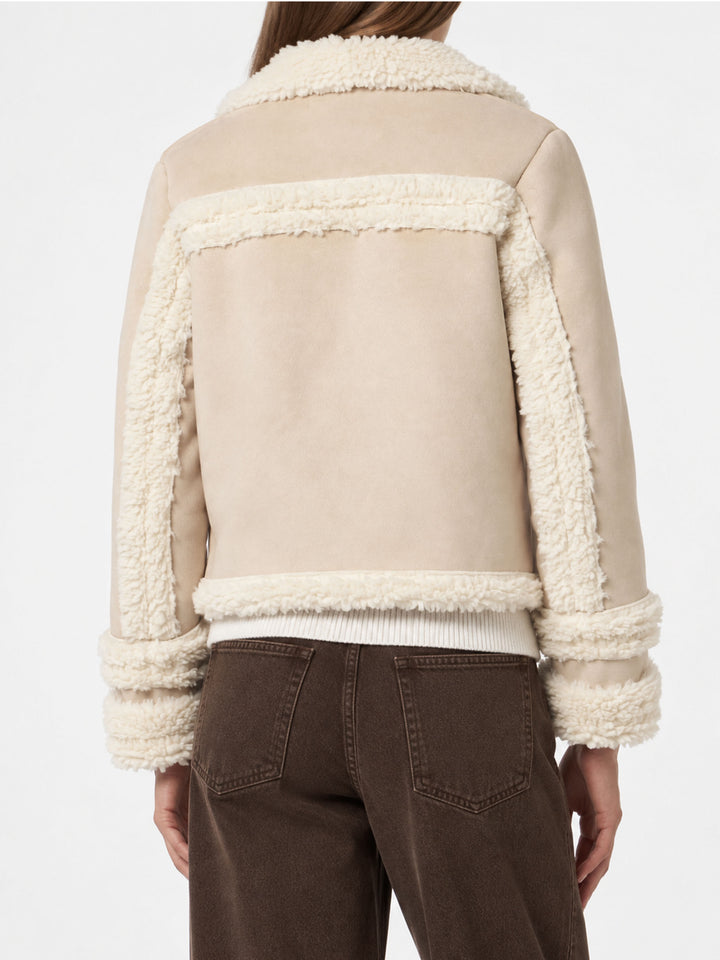 Hella beigefarbene Jacke in Shearling-Optik 