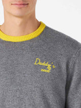 Herrenpullover in Grau mit Daddy's cool Stickerei