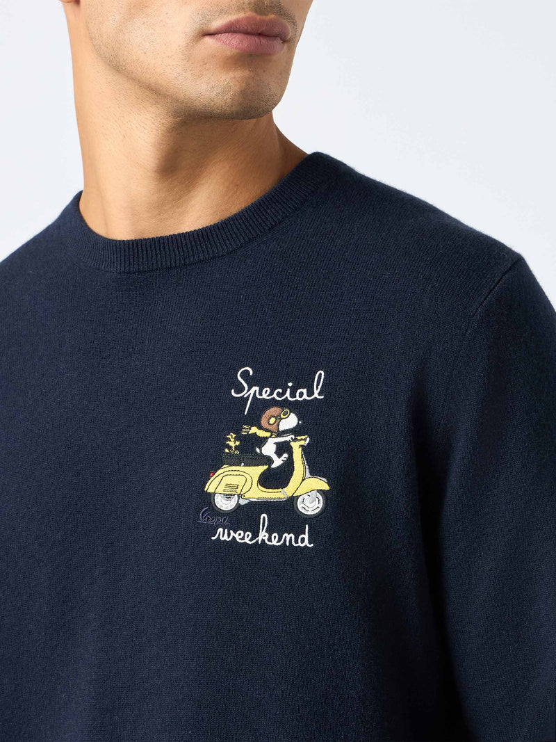 Maglione da uomo blu Heron con ricamo special weekend Snoopy | EDIZIONE SPECIALE SNOOPY PEANUTS