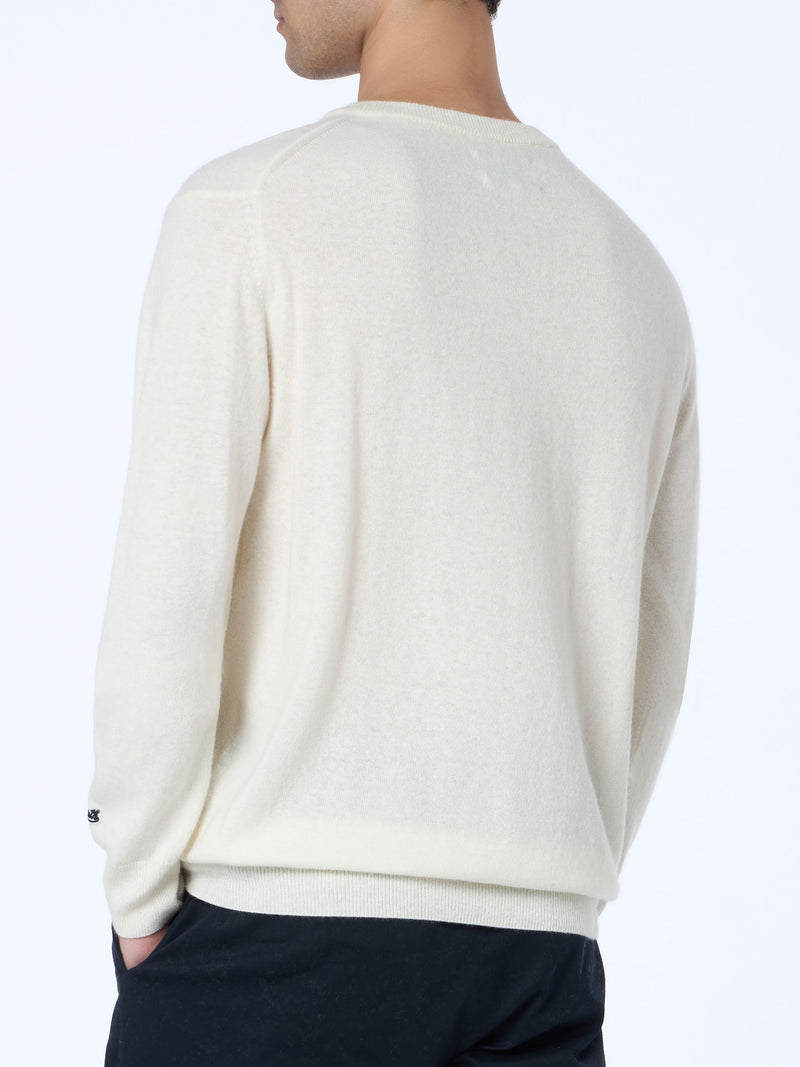 Man white sweater Heron with King of apres ski embroidery