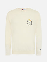 Man white sweater Heron with King of apres ski embroidery