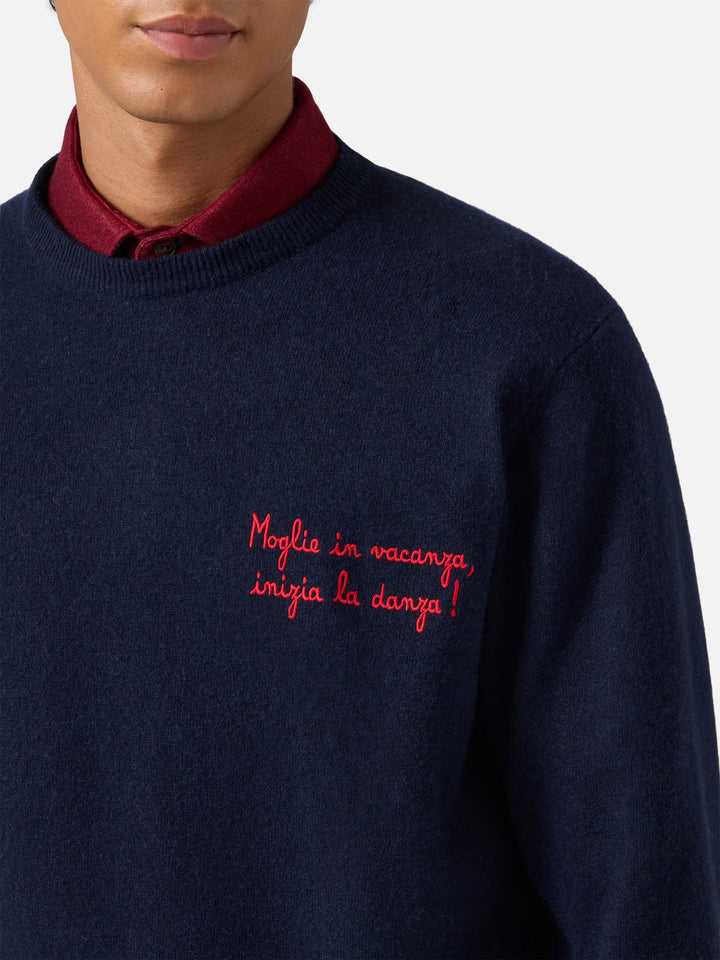 Maglione a girocollo Heron Light con ricamo Moglie in vacanza inizia la danza | YUPPIES SPECIAL EDITION